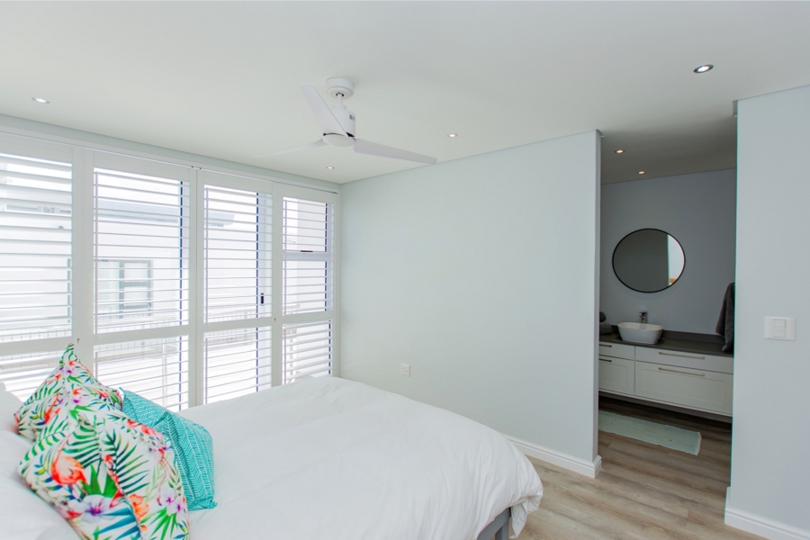 5 Bedroom Property for Sale in Calypso Beach Western Cape